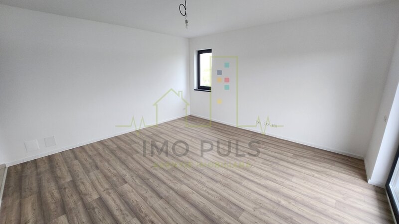 Timis  Decomandat. Balcon mare. Caramida integral.
